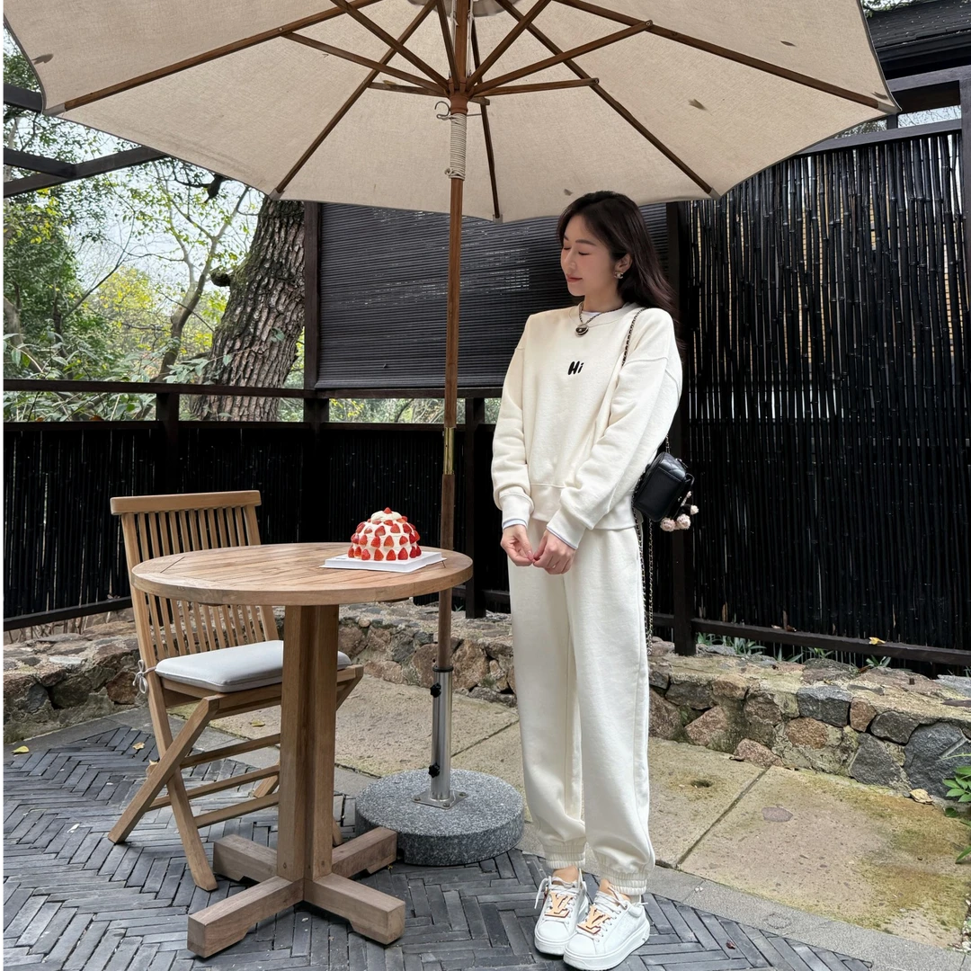 希娜 悠闲派 宽松圆领长袖短款卫套装