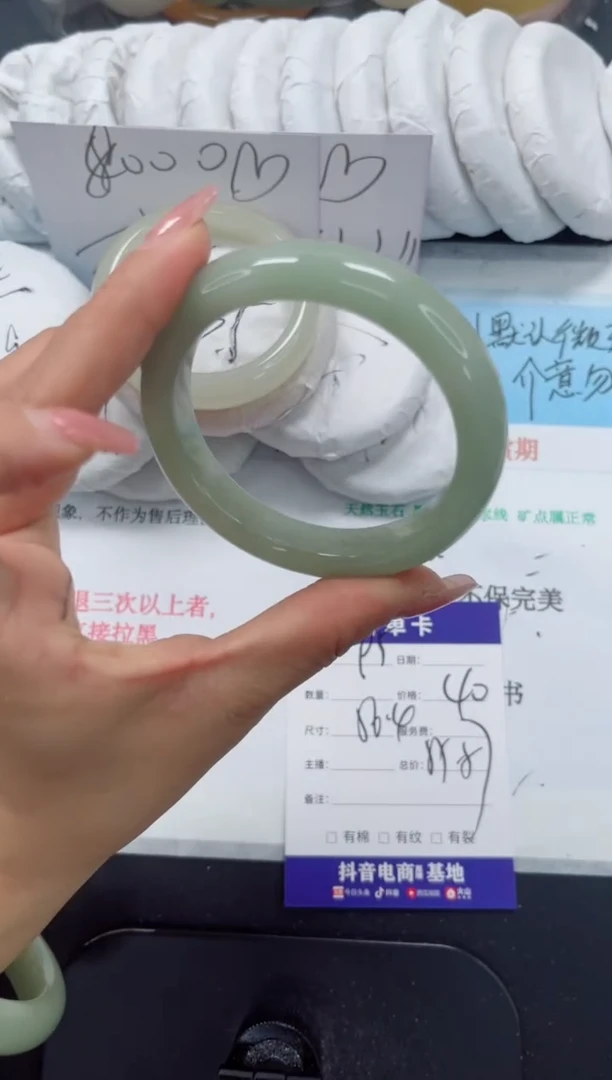 未镶嵌手镯石英质玉95-56.4