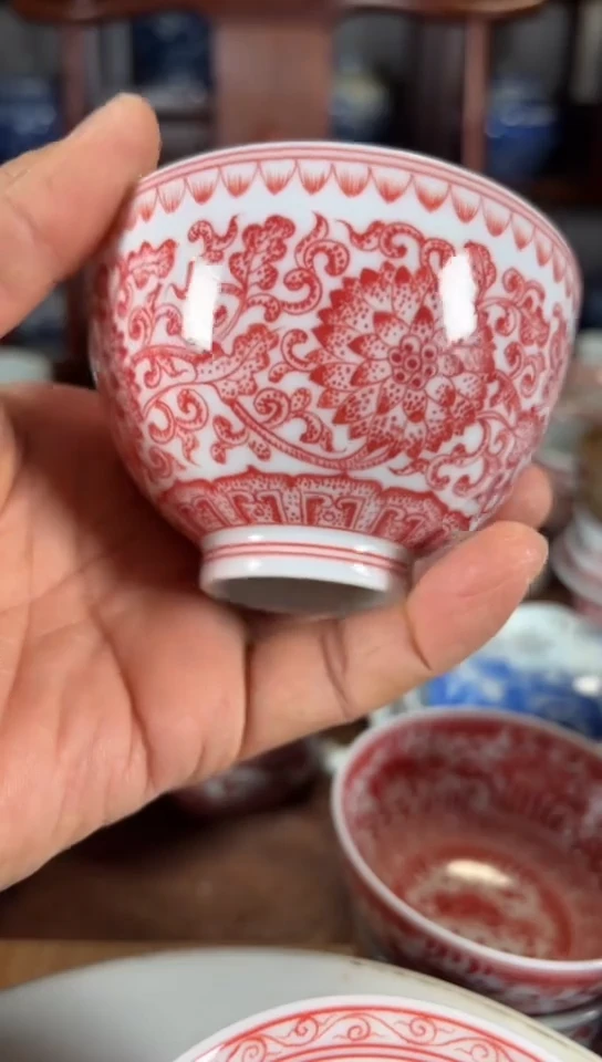 柴窑釉里红缠枝莲杯杯