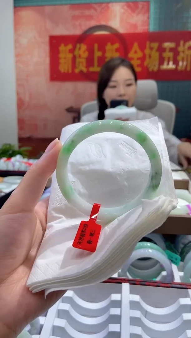 翡翠手镯未镶嵌多人23397