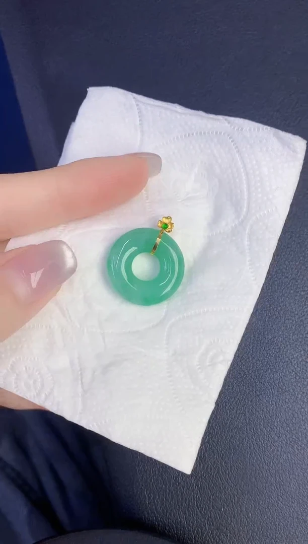 颈饰18K金镶嵌翡翠缅甸天然翡翠A货