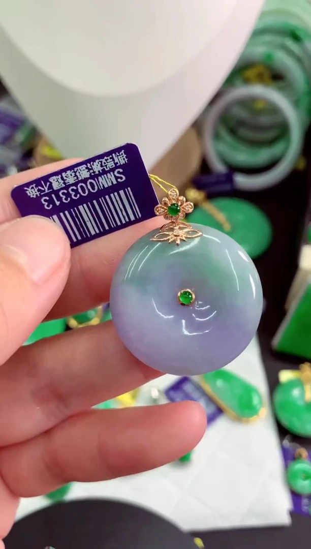 翡翠18K金镶嵌颈饰挂件