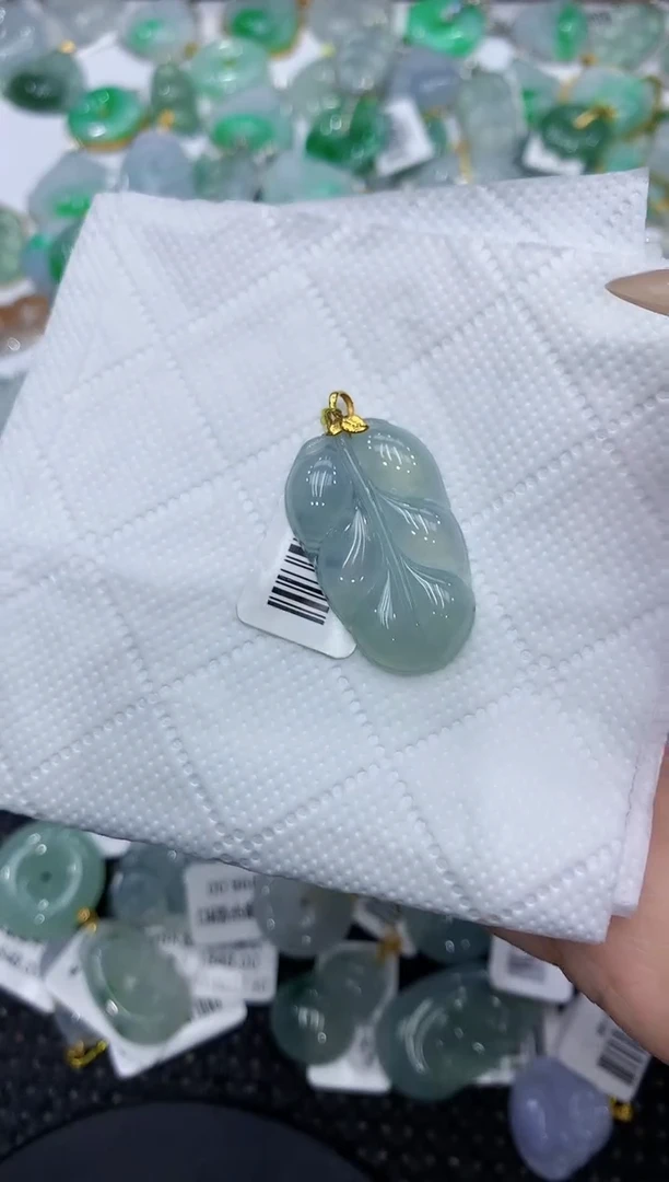 颈饰18K金镶嵌翡翠111111111111