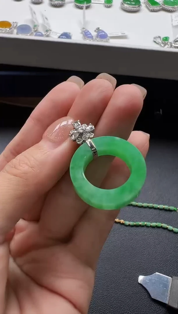 颈饰18K金镶嵌翡翠KYYC1102-003