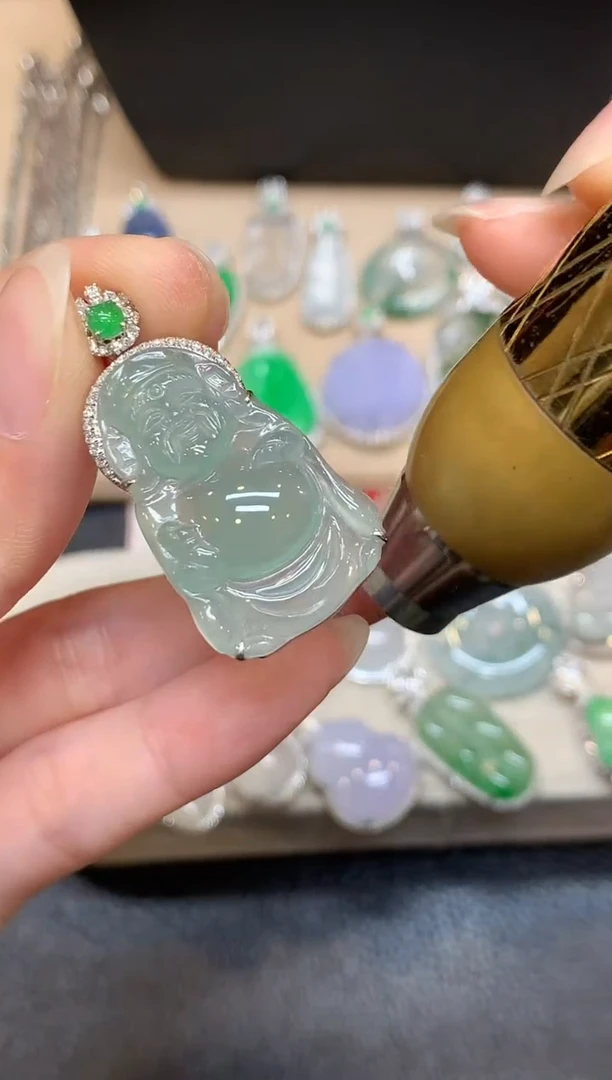 颈饰18K金镶嵌翡翠财神【无服务费