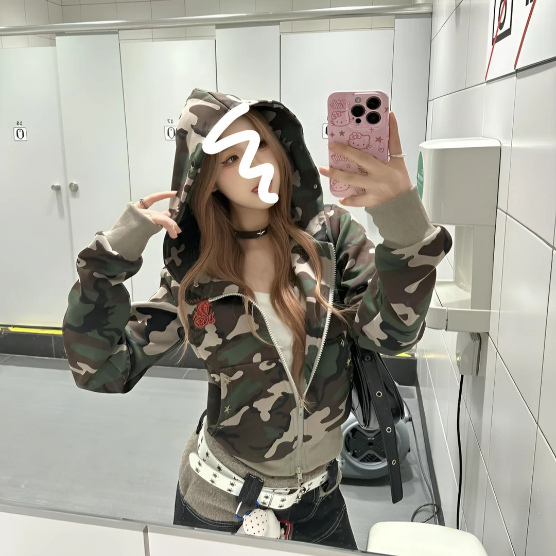 花生酱  美式复古迷彩连帽短款外套女2025新款辣妹修身显瘦卫衣