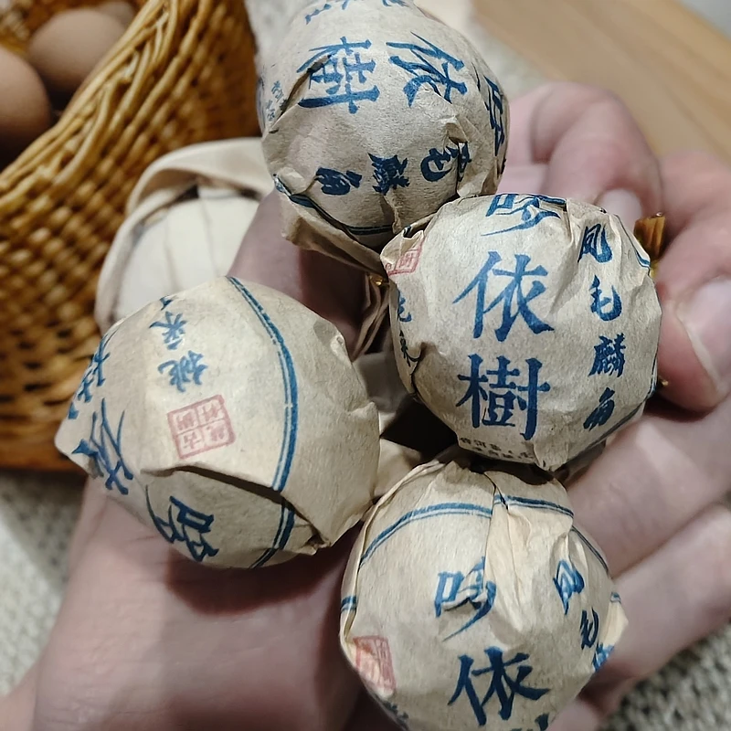 2015年哆依树凤毛麟角挑采王古树纯料普洱生茶龙珠F31号