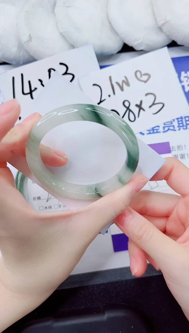 石英质玉手镯未镶嵌228-