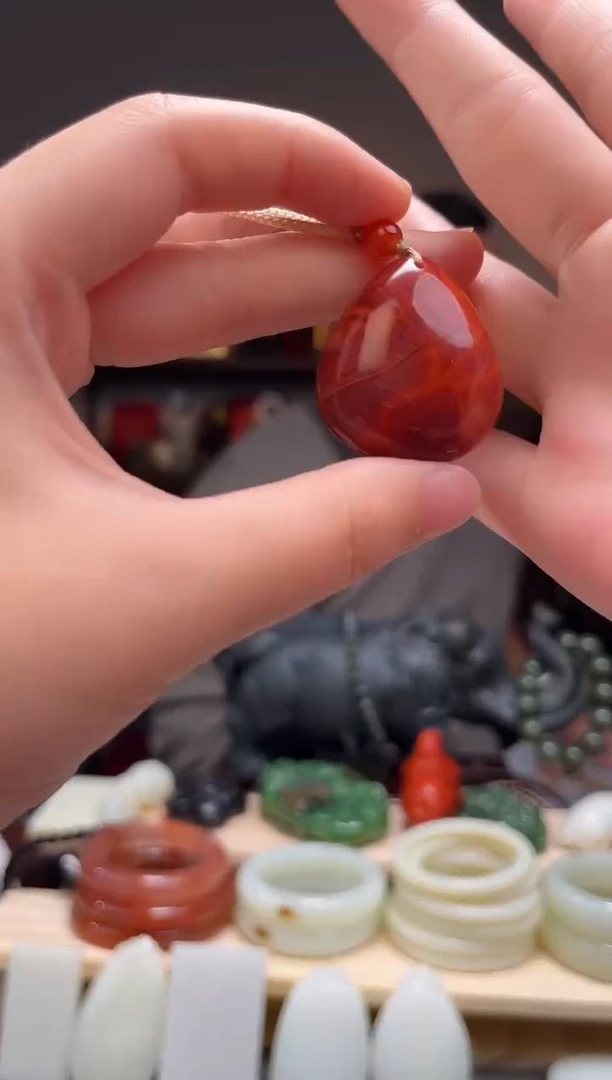 颈饰未镶嵌南红玛瑙吊坠