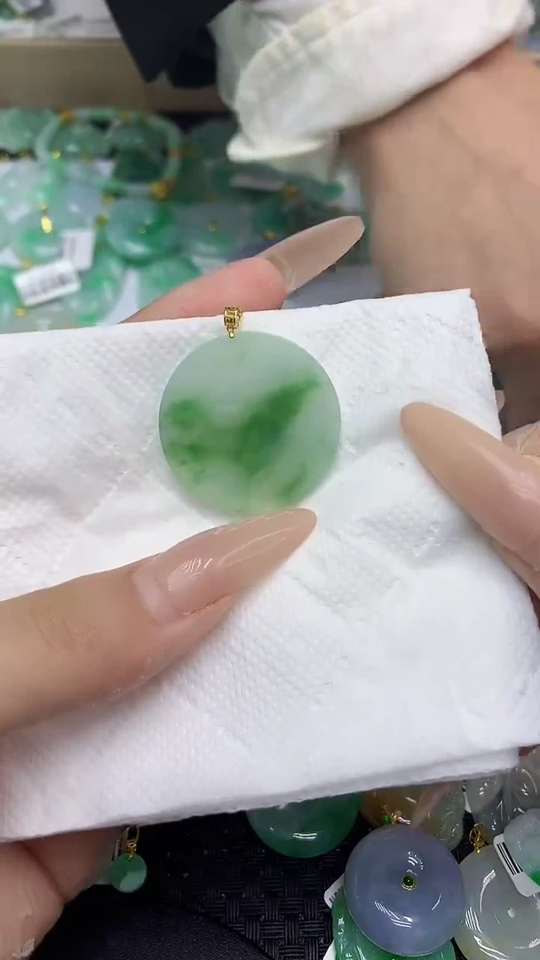 翡翠18K金镶嵌颈饰天然缅甸A货翡翠