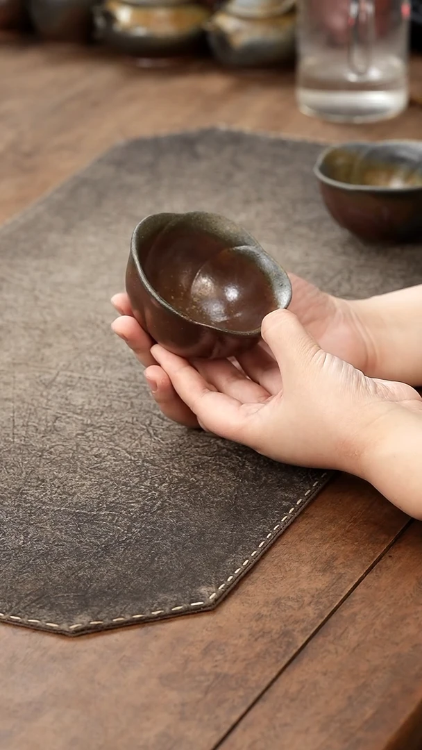 紫砂茶宠柴烧花口杯