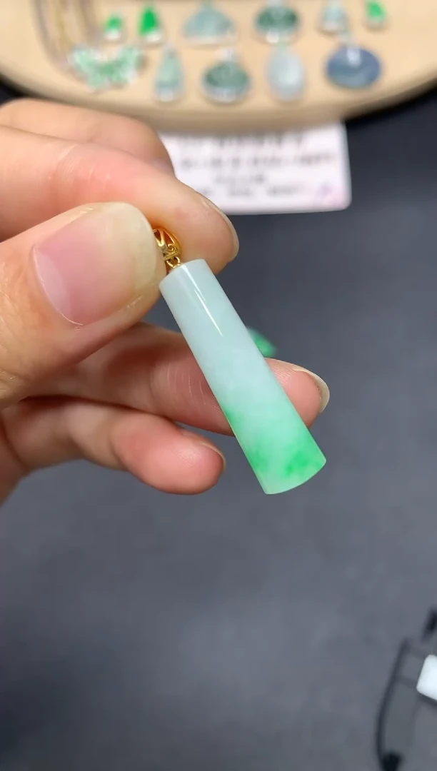 翡翠18K金镶嵌吊坠(不含链)无事牌【无服务费】