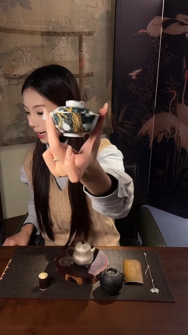 包银松树扁盖碗.