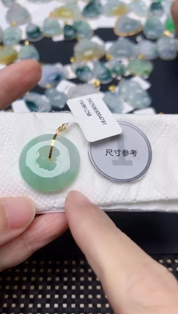 颈饰18K金镶嵌翡翠天然缅甸A货翡翠