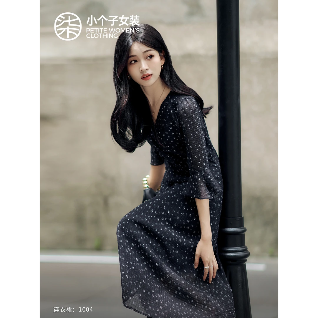 【柒量一裁】1004小个子法式V领黑色碎花连衣裙收腰显瘦气质裙子女