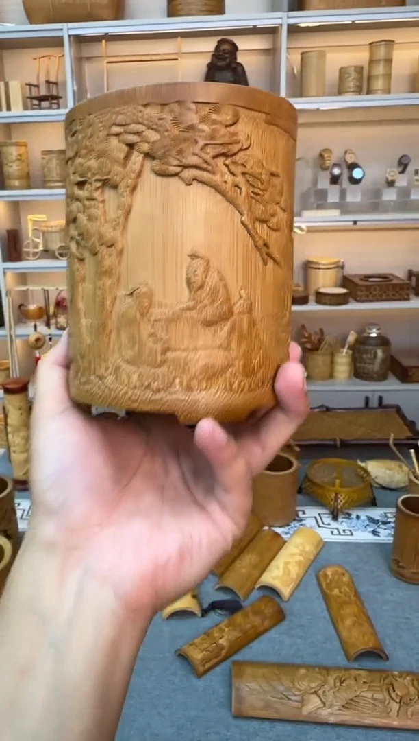 竹手工艺雕刻松下对弈笔筒