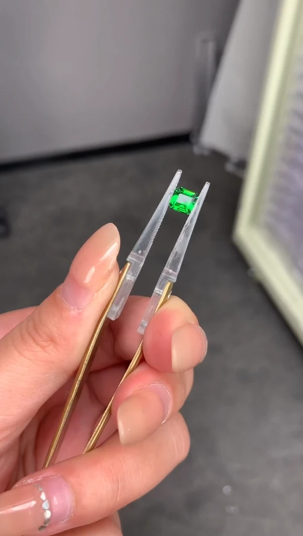 【闪购商品】石榴石（沙弗莱）裸石未镶嵌1ct沙弗莱