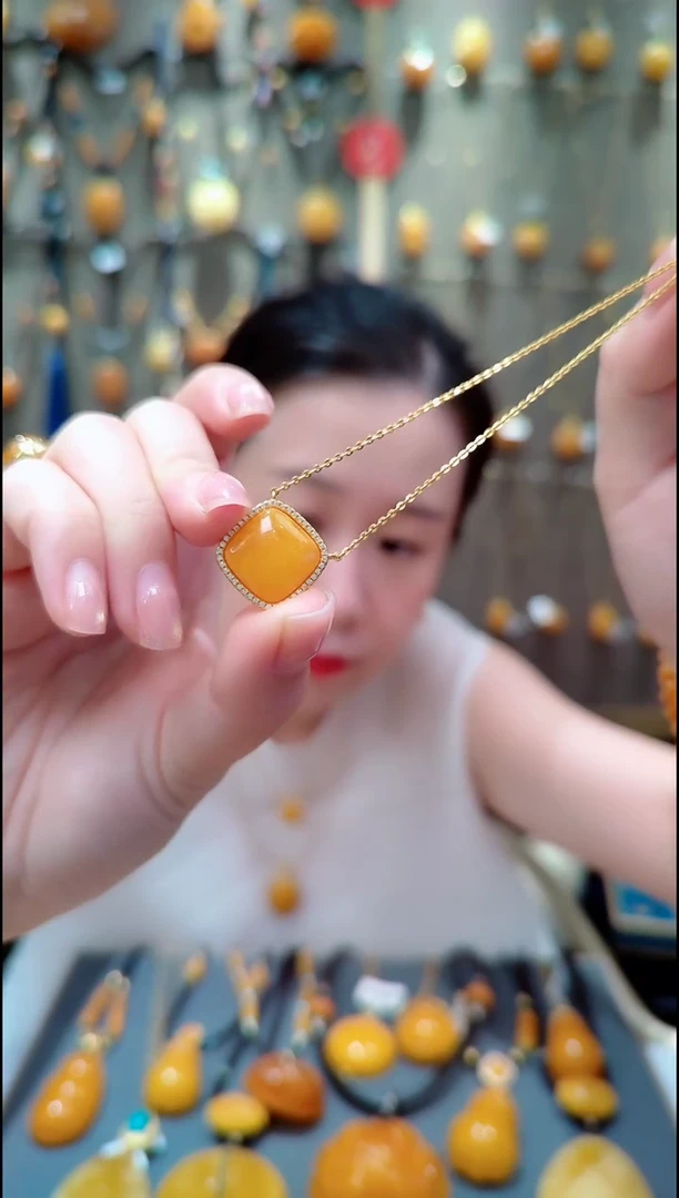 蜜蜡银S925镀金镶嵌珠宝奇石﹣D768蜜蜡吊坠