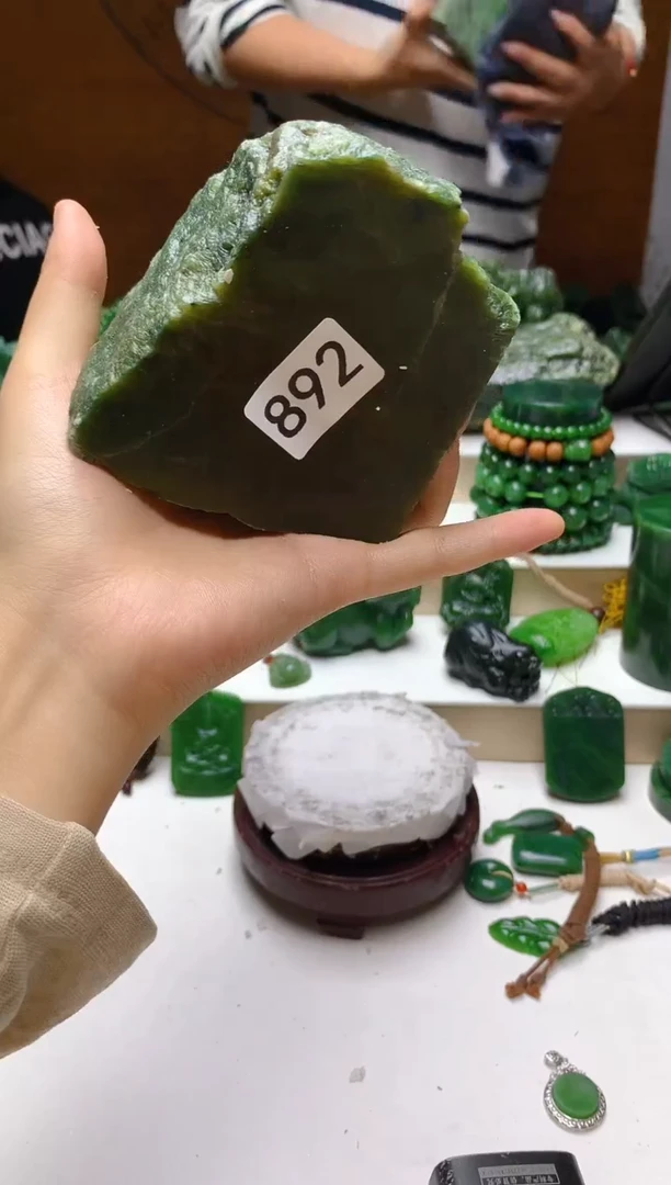 未镶嵌和田玉（碧玉）珠宝半成品1
