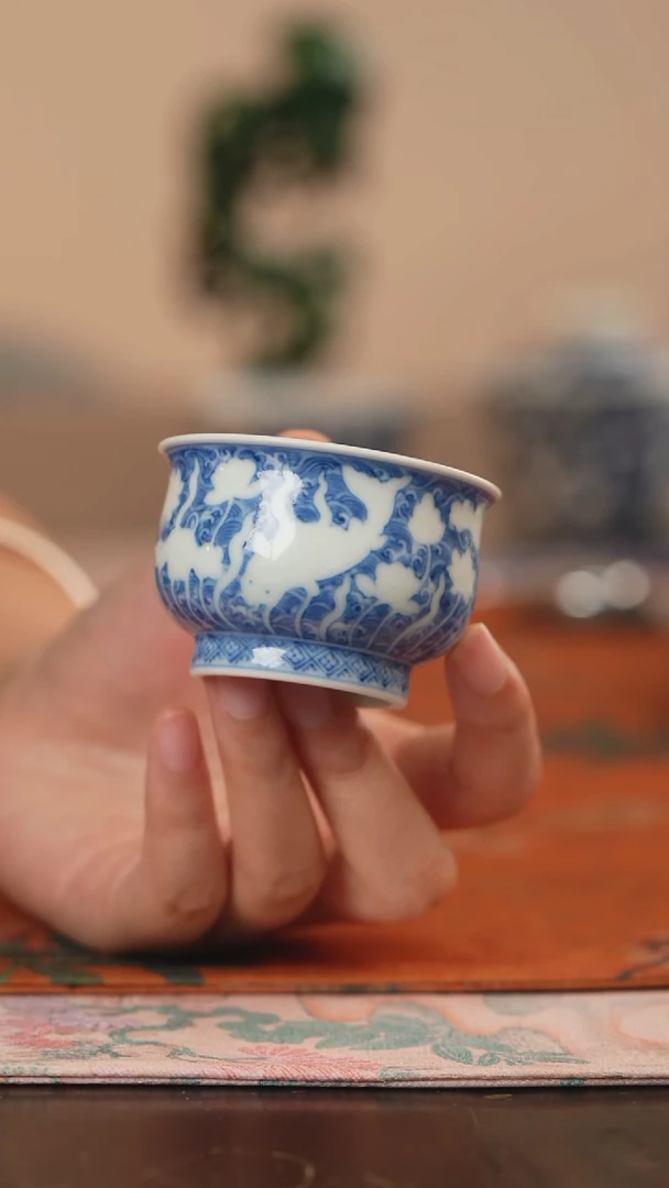 源明清忆暗刻鱼纹炉式杯