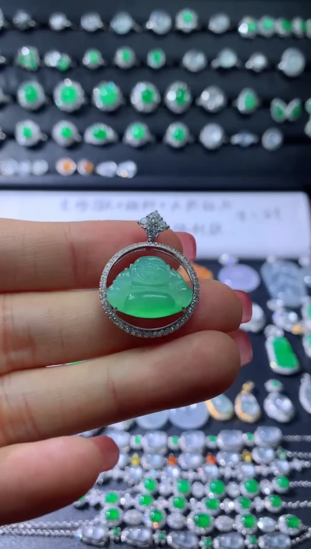 颈饰18K金镶嵌翡翠18K翡翠