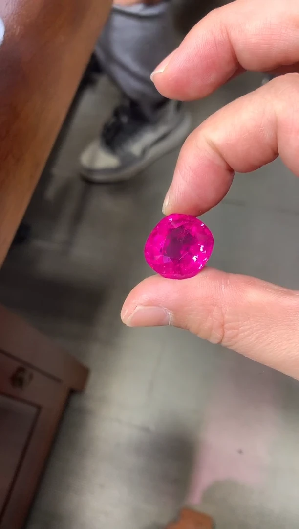 【闪购商品】碧玺裸石未镶嵌32ct 卢比莱