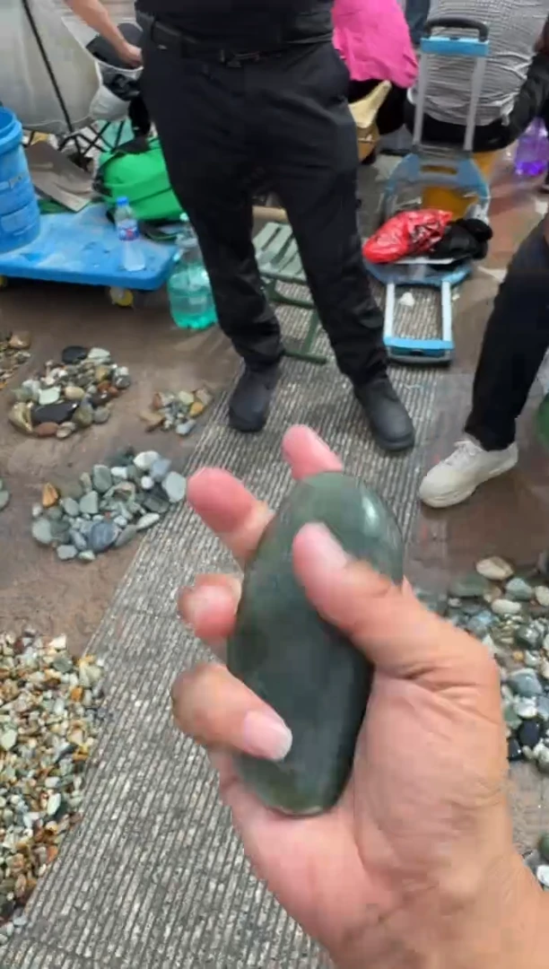 未镶嵌和田玉（糖玉）挂件和田玉