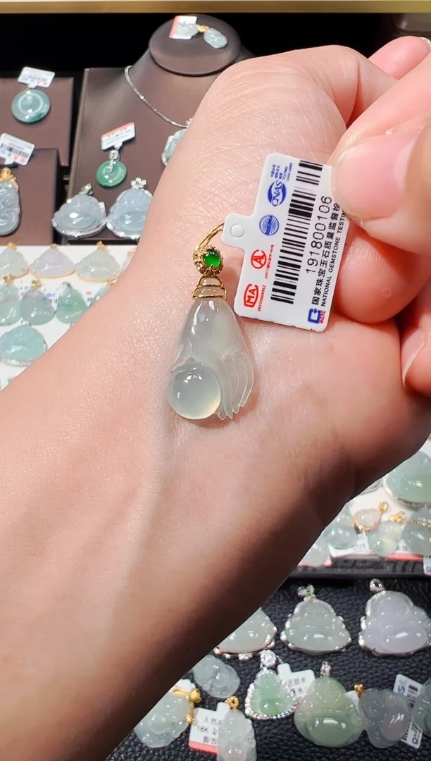 【闪购商品】翡翠吊坠(不含链)18K金镶嵌掌上明珠吊坠106