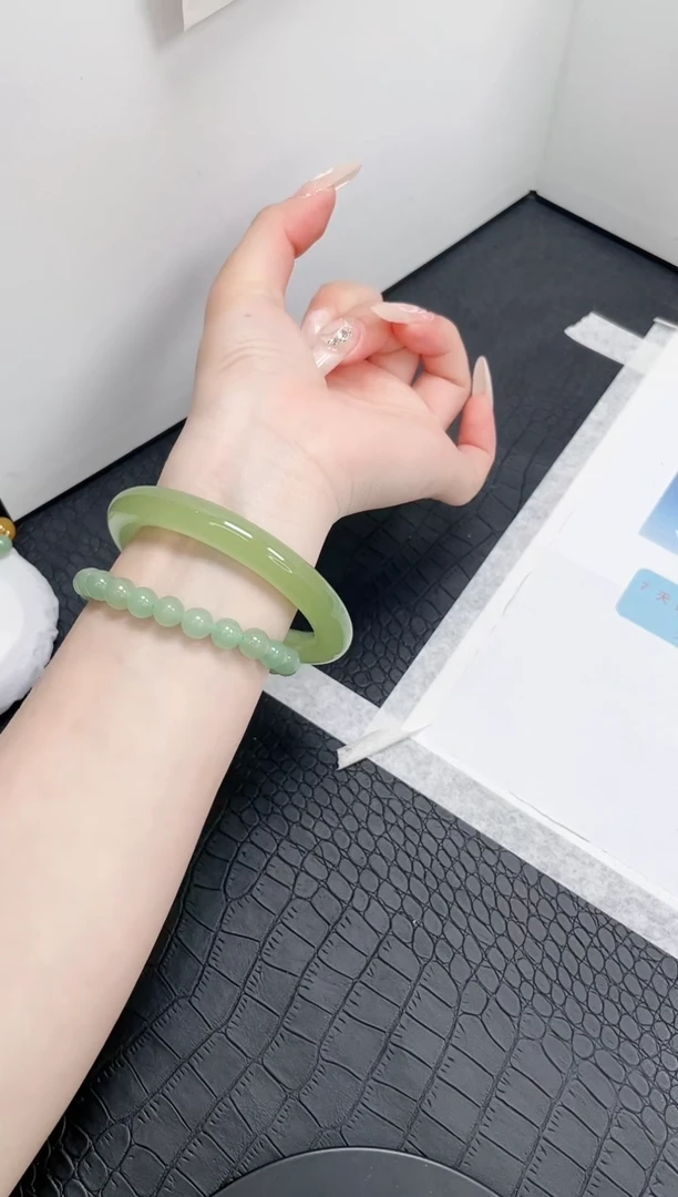 【闪购商品】石英质玉手镯未镶嵌196-58.7