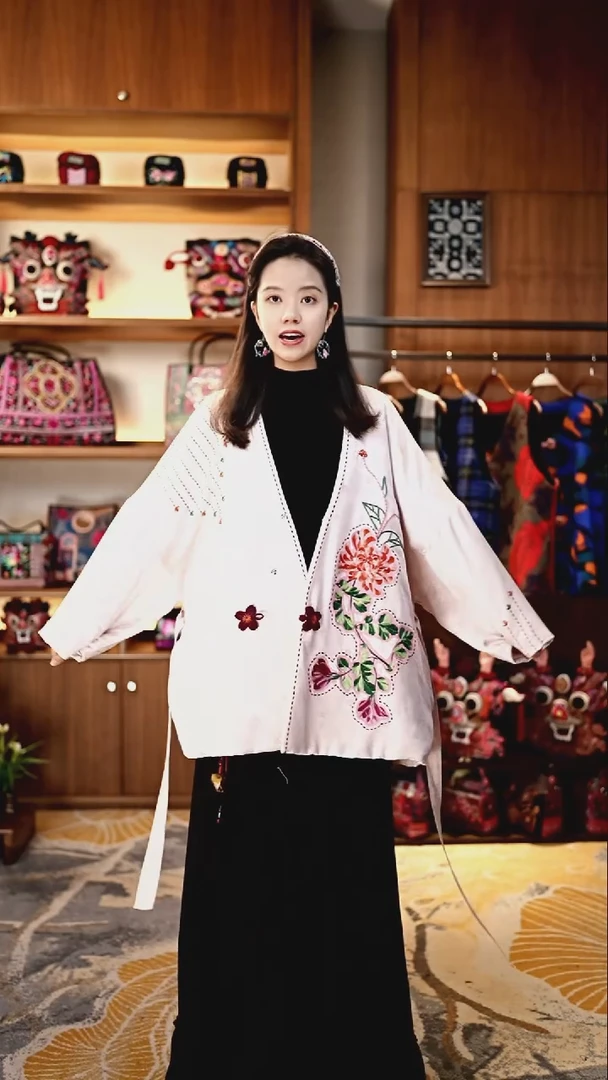 刺绣私人定制苗族手工衣服Z9392