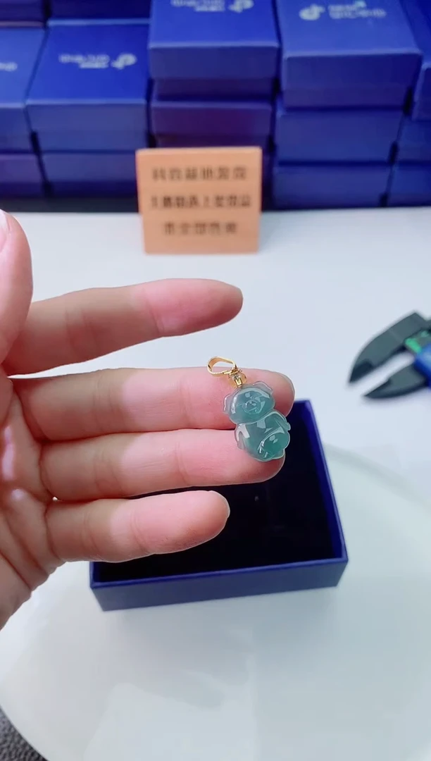 翡翠未镶嵌颈饰