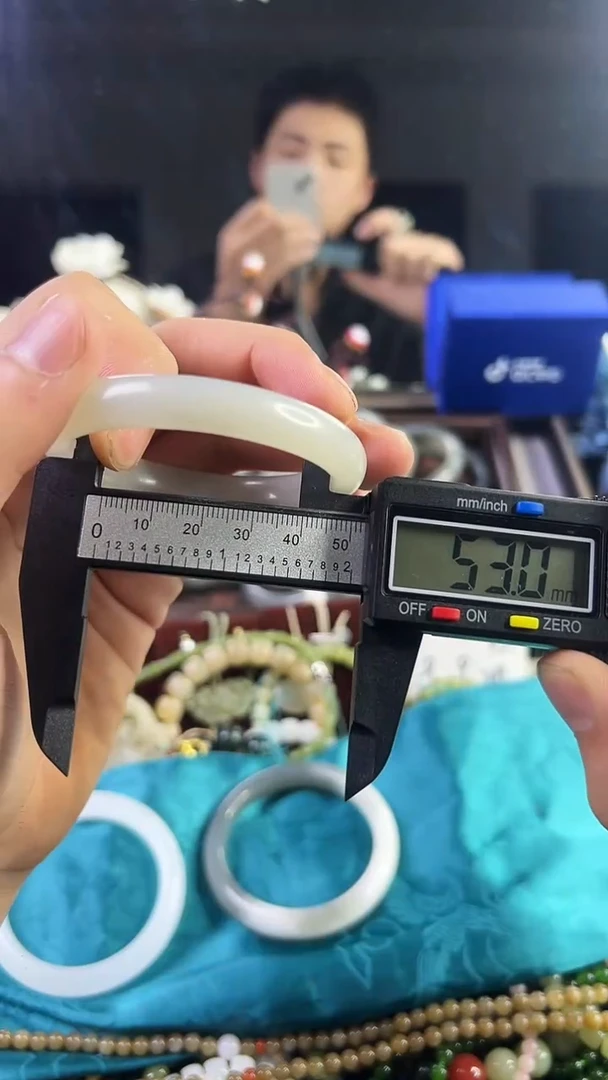 未镶嵌手镯和田玉多样性发货