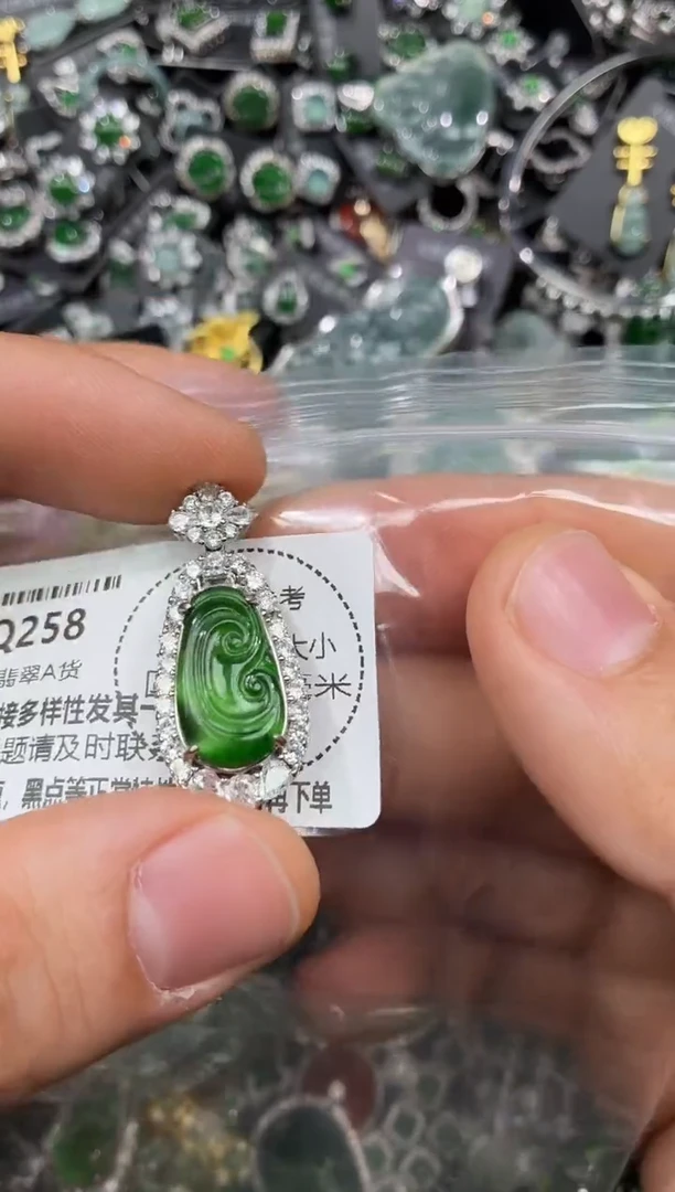 颈饰未镶嵌翡翠Q258吊坠