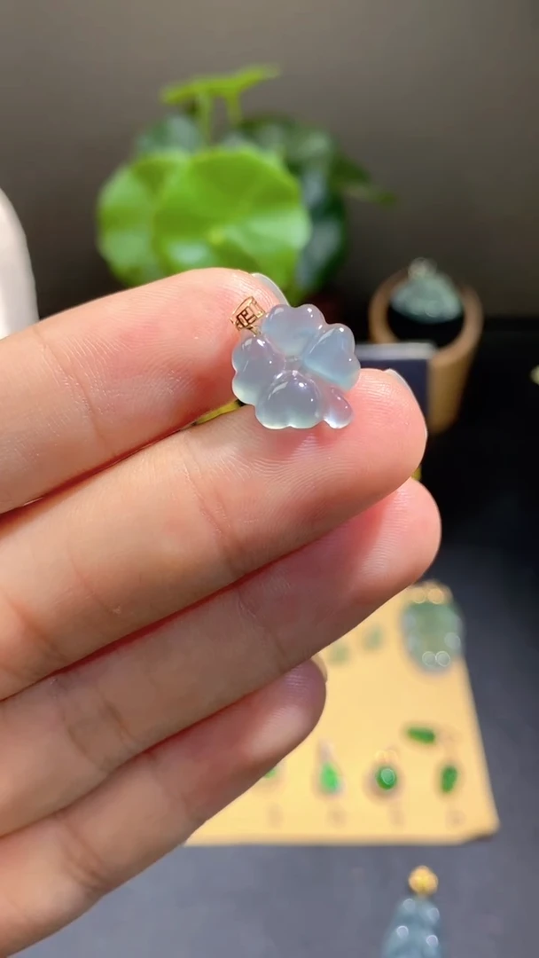 颈饰18K金镶嵌翡翠翡翠A货