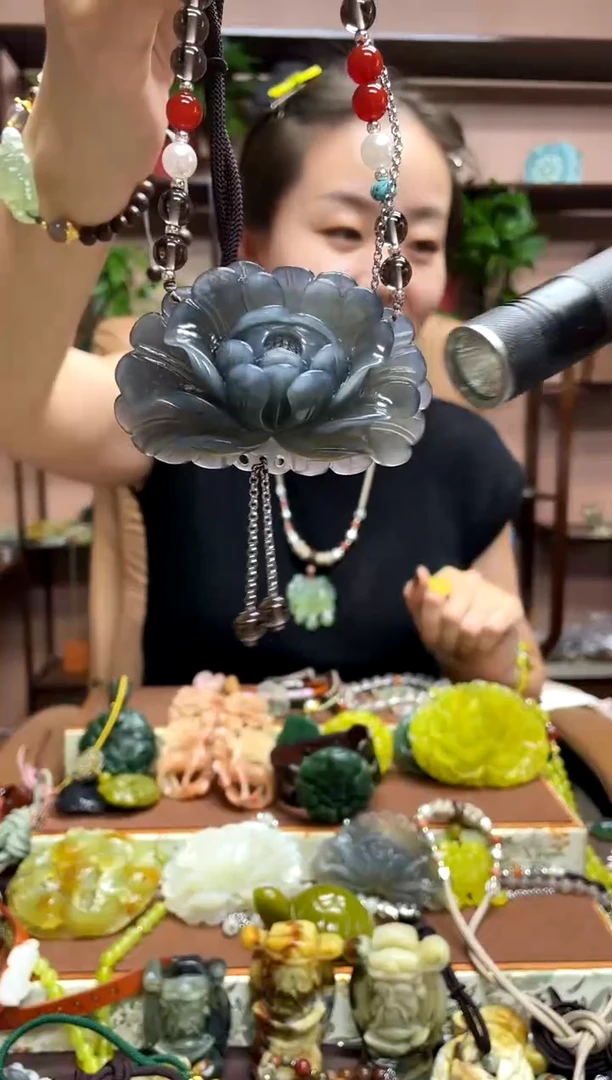 未镶嵌岫玉吊坠·