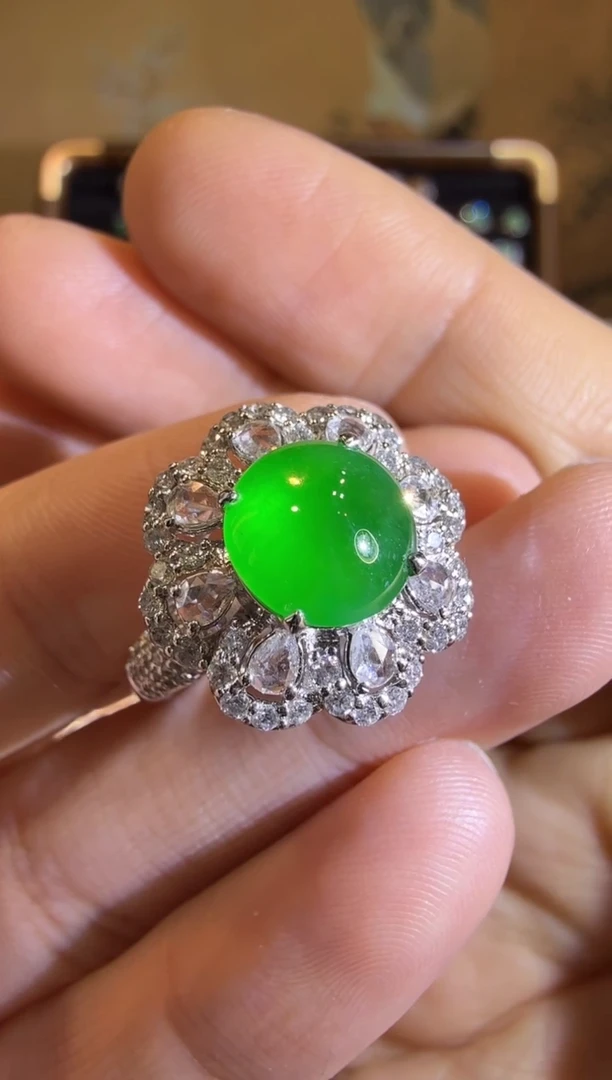 【闪购商品】翡翠戒指18K金镶嵌龙石种蛋面戒指