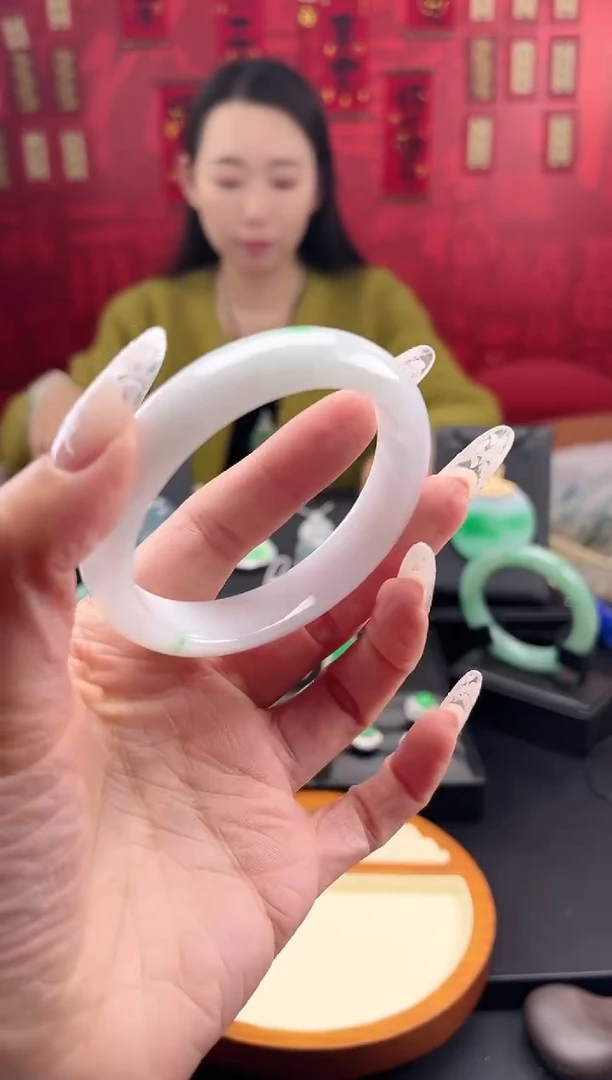 【闪购商品】翡翠手镯未镶嵌手镯