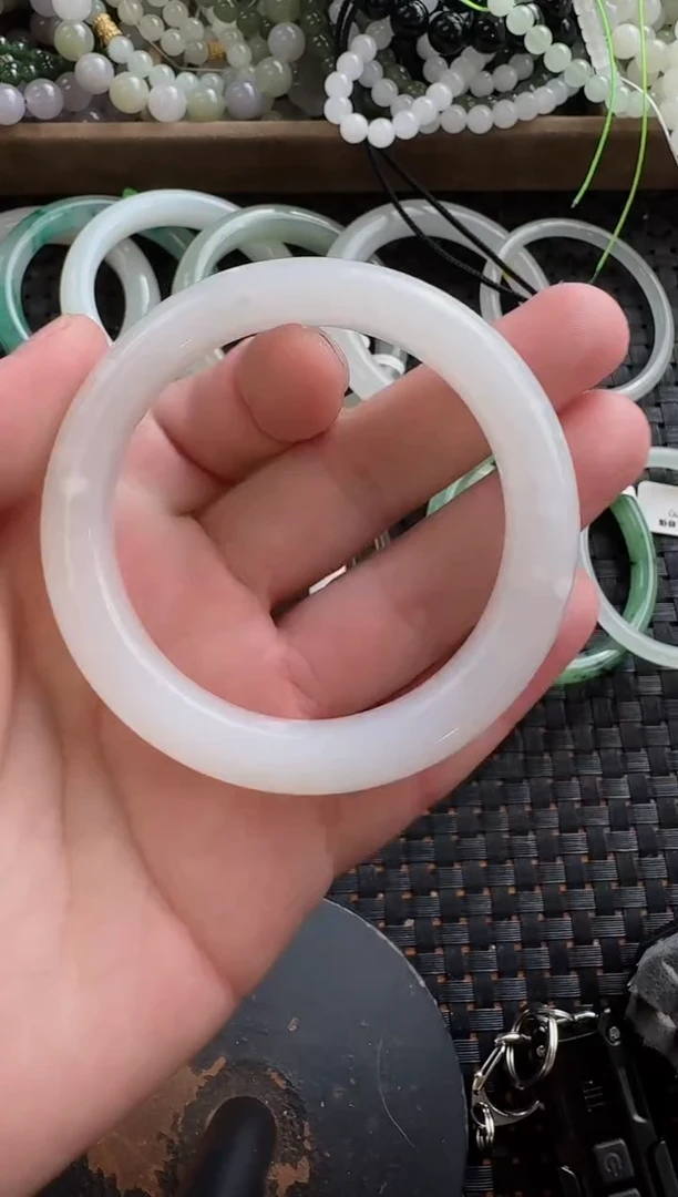 颈饰未镶嵌和田玉雪花手镯圈口55