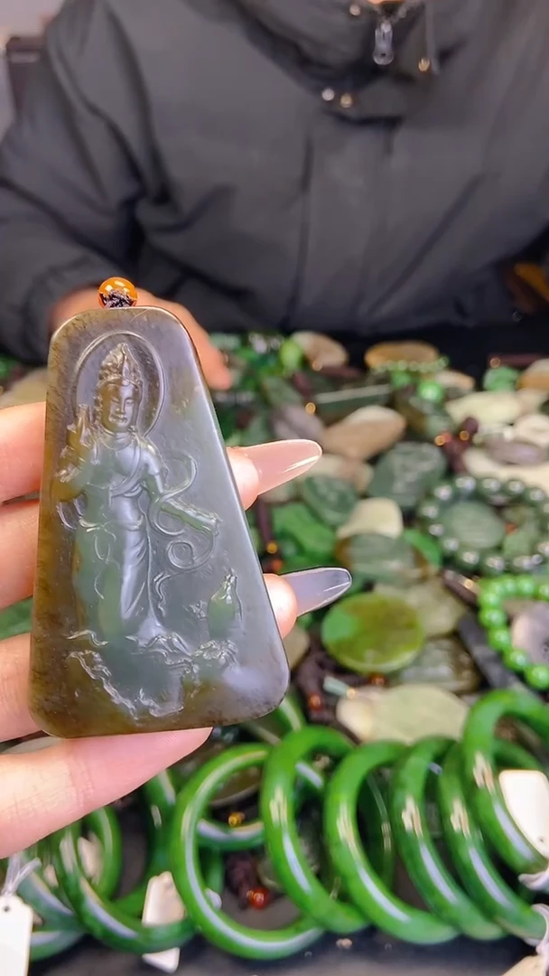 颈饰未镶嵌和田玉1