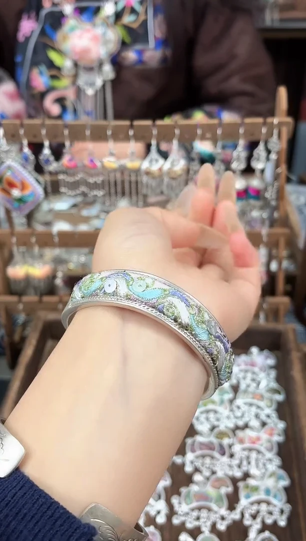 织绣民族风非遗老绣饰品330