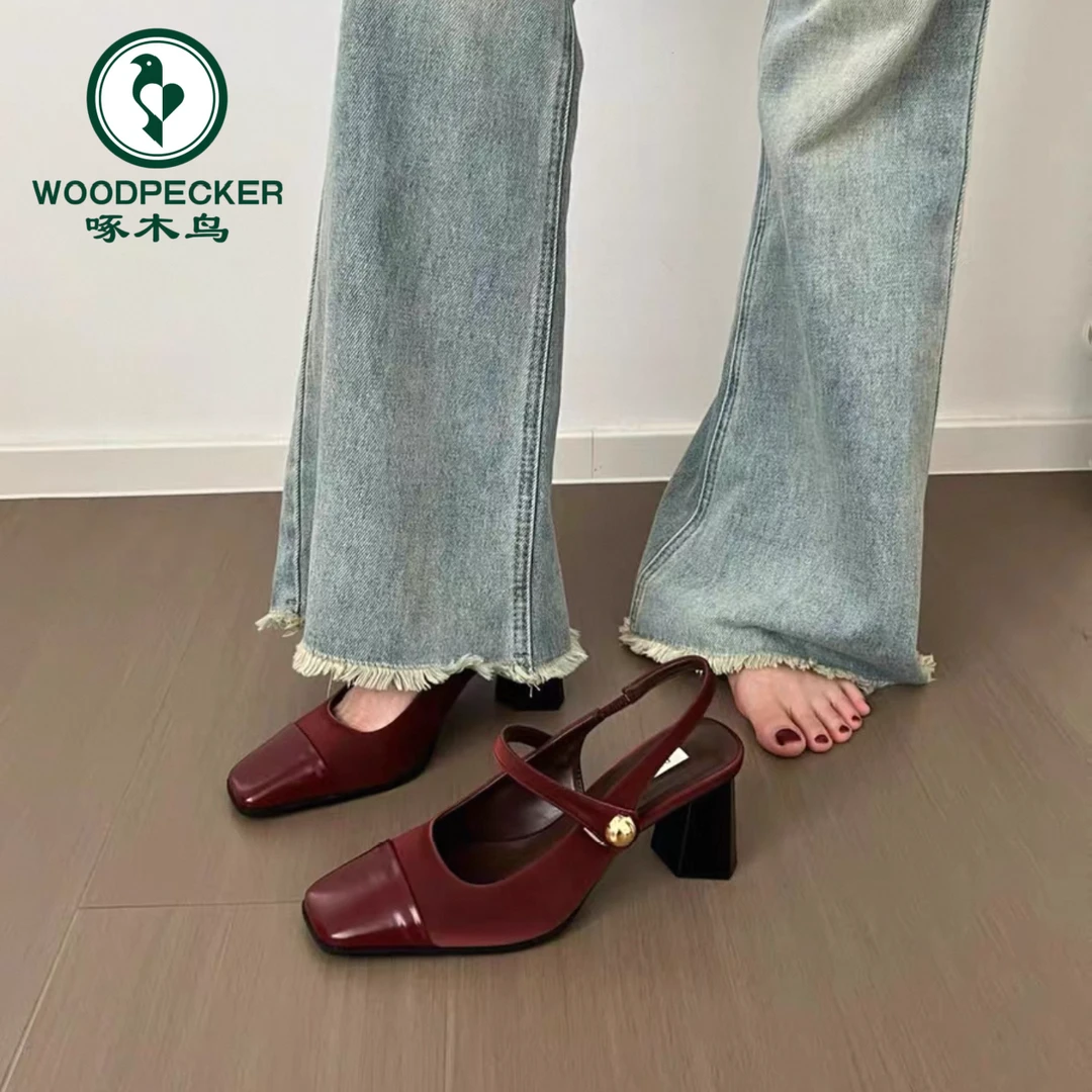 啄木鸟粗跟包头凉鞋女2025年夏季新款拼接方头后空大码软皮单鞋女