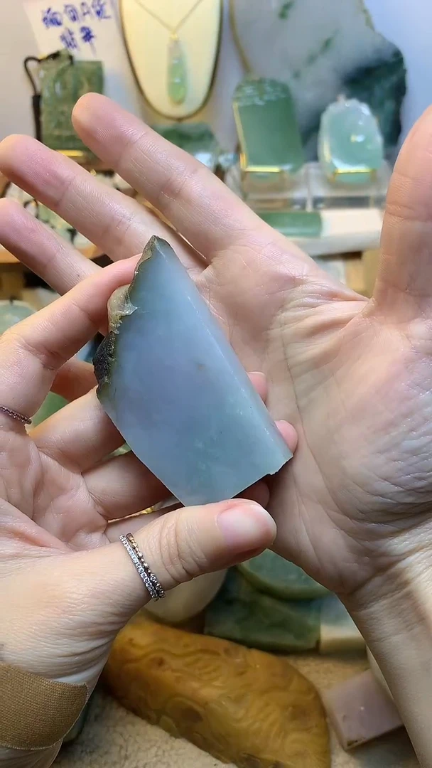 未镶嵌挂件翡翠虫**虫 缅甸A货翡翠，没有运费险