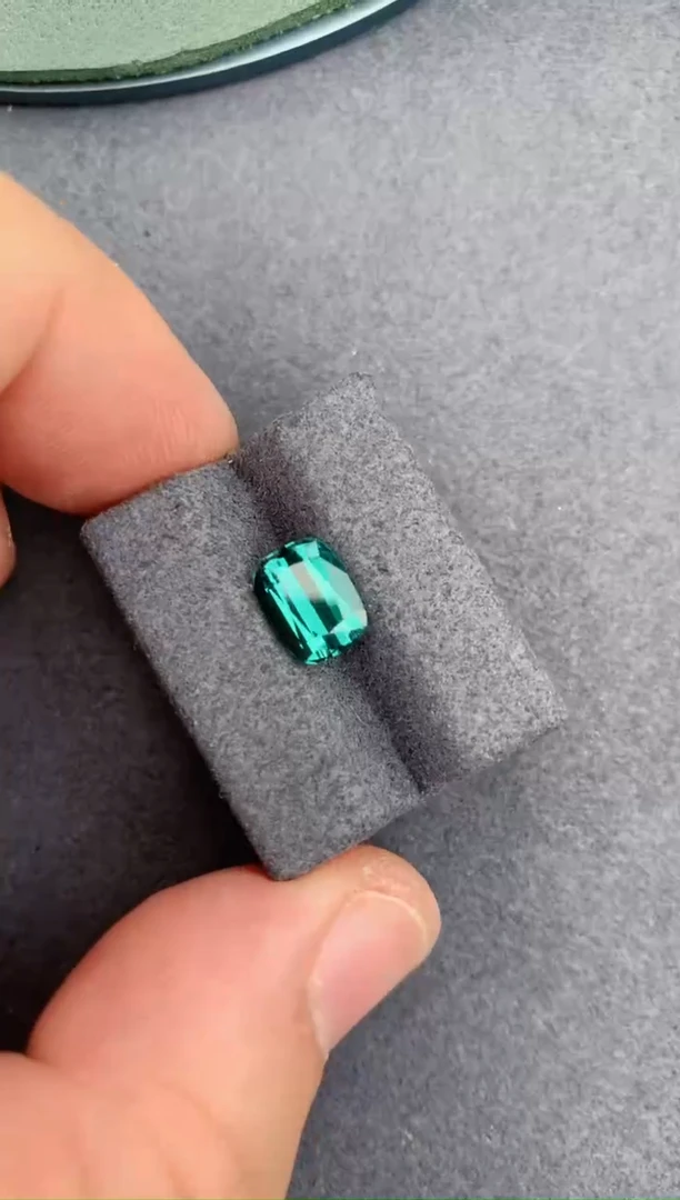 未镶嵌裸石碧玺2.1ct lagoon碧玺