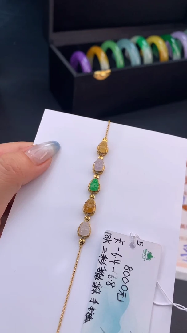 未镶嵌手链翡翠自带#送人#，联系客服核对地址~