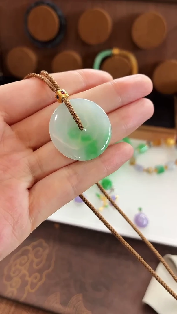 颈饰未镶嵌翡翠吊坠