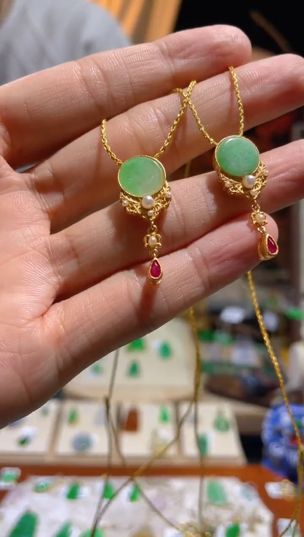 翡翠未镶嵌颈饰多样性发货 发其一