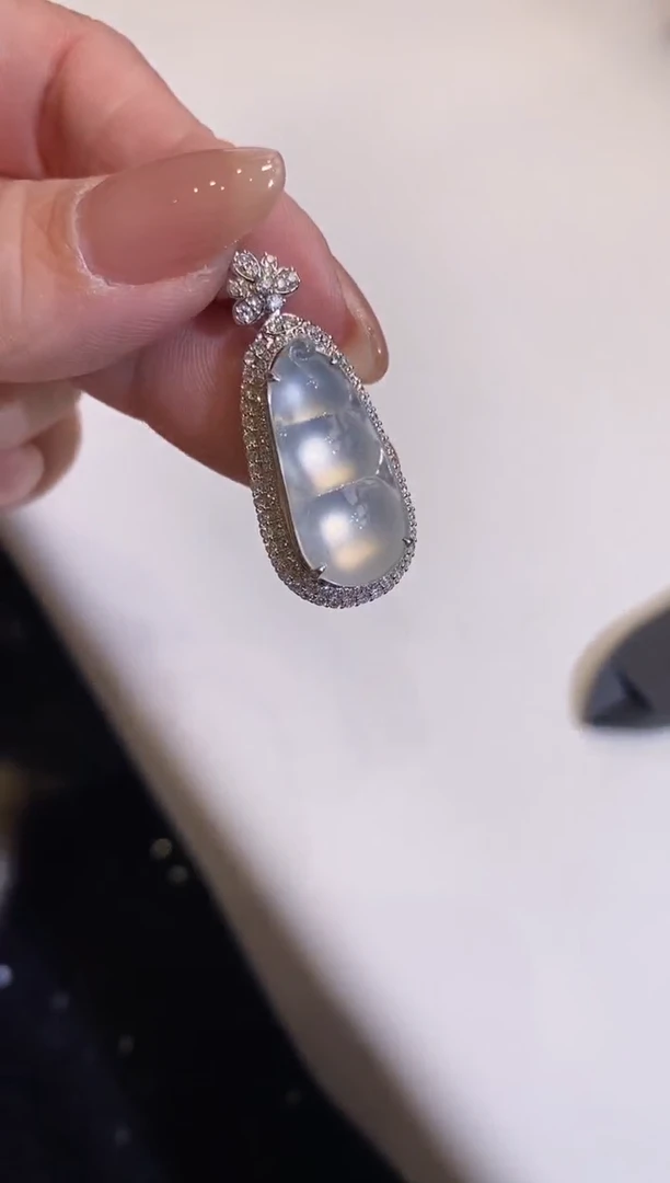 吊坠(不含链)18K金镶嵌翡翠福豆