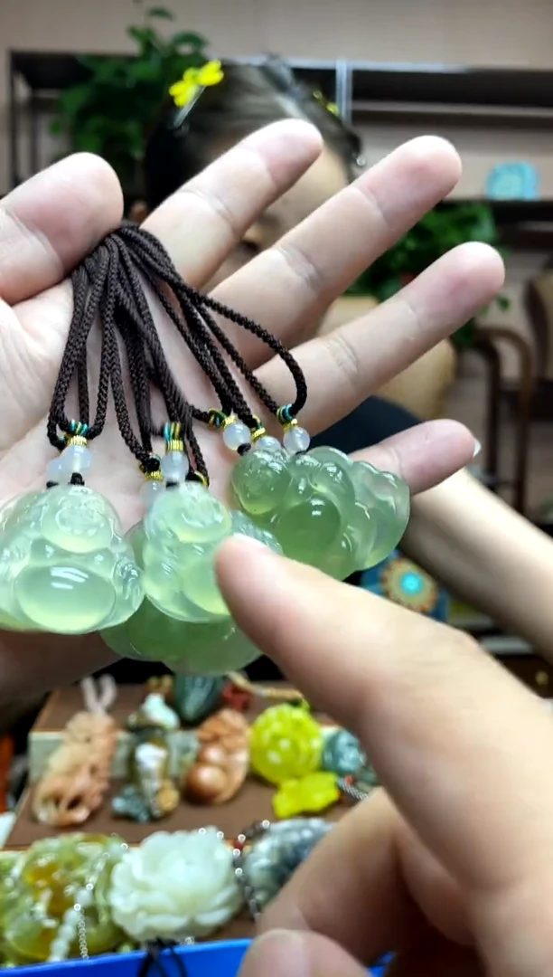 未镶嵌岫玉吊坠多样性发货发其中之一