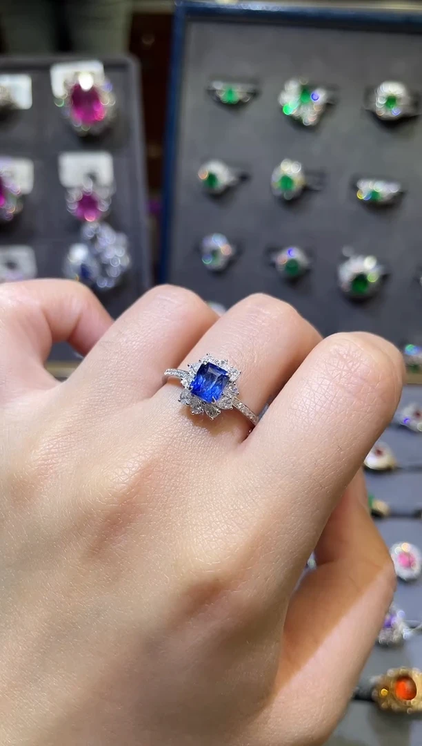 【闪购商品】蓝宝石戒指18K金镶嵌1.26ct