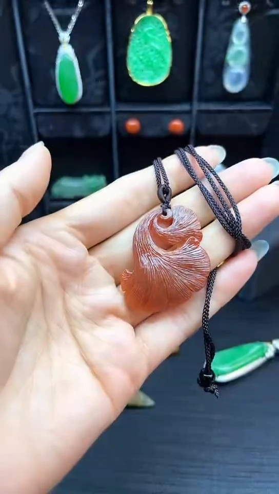 吊坠(赠链)未镶嵌翡翠吊坠